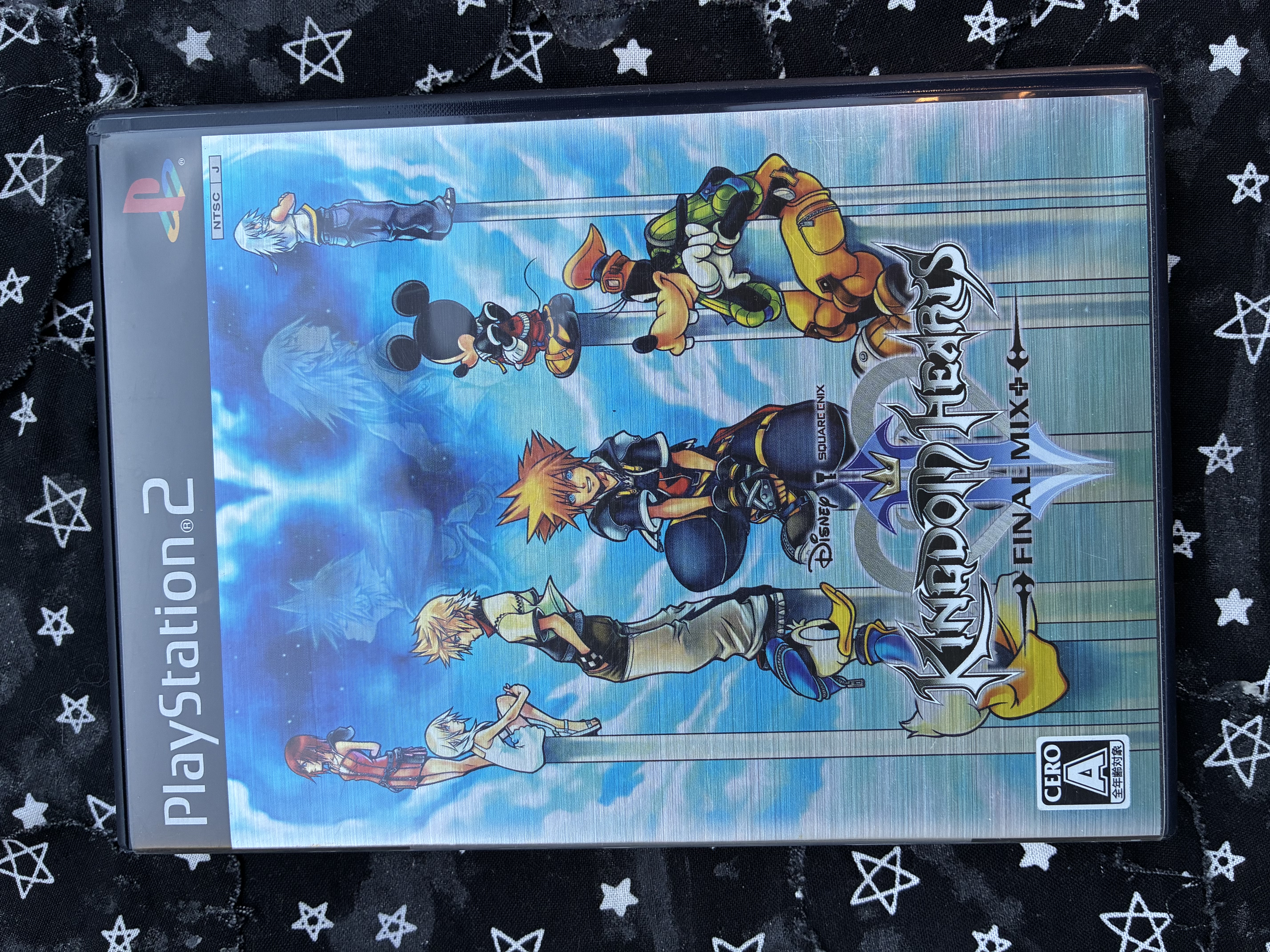 Front of Kingdom hearts 2 final mix with the characters posing on poles surrrounded by a heart shaped cloud.